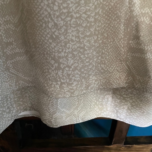 Gorgeous Bestini two-piece ivory/beige skirt suit, EUC/small-medium - Picture 8 of 8